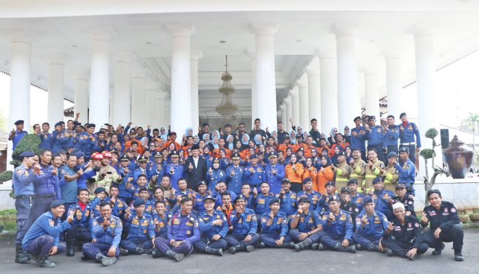 Bupati Serang Ratu Rachmatuzakiyah memimpin upacara peringatan HUT Damkar, Hari Kesiapsiagaan Bencana, dan Hardiknas di Pendopo Bupati Serang