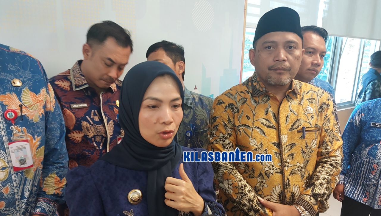 Bupati Serang Ratu Rachmatuzakiyah bersama jajaran Pemkab Serang usai menerima Opini WTP dari BPK RI Perwakilan Banten di Aula Kantor BPK Banten, Selasa (26/5/2026).