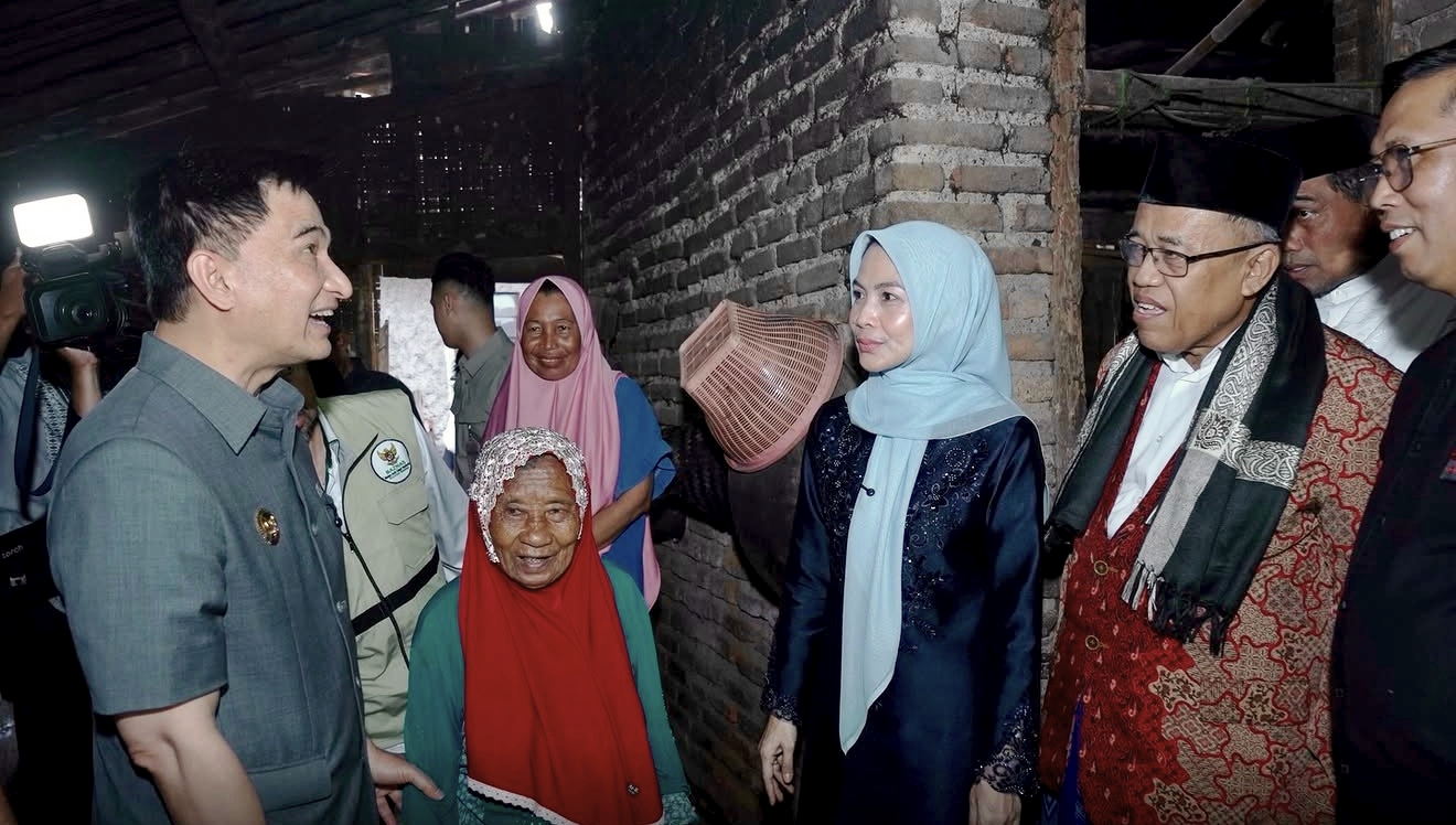 Bupati Serang Ratu Rachmatuzakiyah bersama jajaran Dinas Kesehatan meninjau pelayanan kesehatan masyarakat di salah satu puskesmas di Kabupaten Serang.