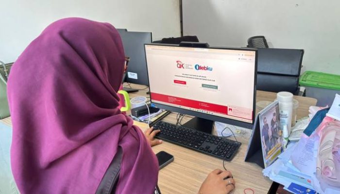 Diskominfo Kota Tangerang mengingatkan warga soal maraknya penyalahgunaan NIK untuk pinjol ilegal. Masyarakat kini bisa mengecek riwayat kredit secara mandiri melalui layanan iDebku OJK lewat HP.