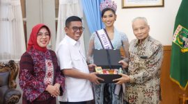Gubernur Banten Andra Soni menerima kunjungan Puteri Indonesia 2026 Agnes Aditya Rahajeng di Gedung Negara Provinsi Banten, Kota Serang. Pertemuan itu membahas penguatan pendidikan, perlindungan perempuan dan anak, serta promosi budaya dan pariwisata Banten.