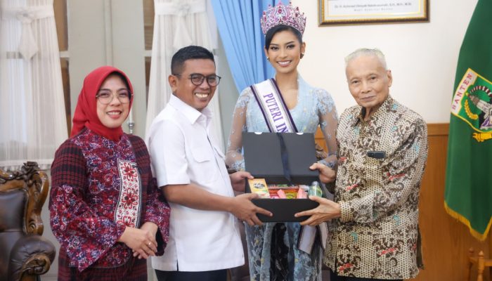 Gubernur Banten Andra Soni menerima kunjungan Puteri Indonesia 2026 Agnes Aditya Rahajeng di Gedung Negara Provinsi Banten, Kota Serang. Pertemuan itu membahas penguatan pendidikan, perlindungan perempuan dan anak, serta promosi budaya dan pariwisata Banten.