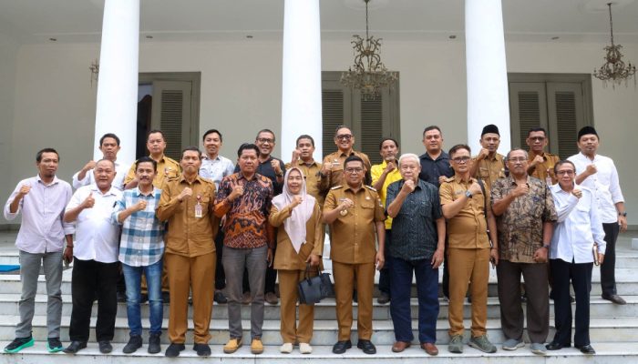 Gubernur Banten Andra Soni terus mendorong pembentukan DOB Kabupaten Cilangkahan. Pemprov Banten mempercepat pembangunan infrastruktur, layanan kesehatan, dan pendidikan di wilayah Banten Selatan.