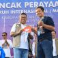 Gubernur Banten Andra Soni bersama Bupati Tangerang Maesyal Rasyid menghadiri perayaan May Day 2026 di Tigaraksa, Kabupaten Tangerang, sekaligus melepas lima ton ikan untuk kegiatan mancing bersama buruh.