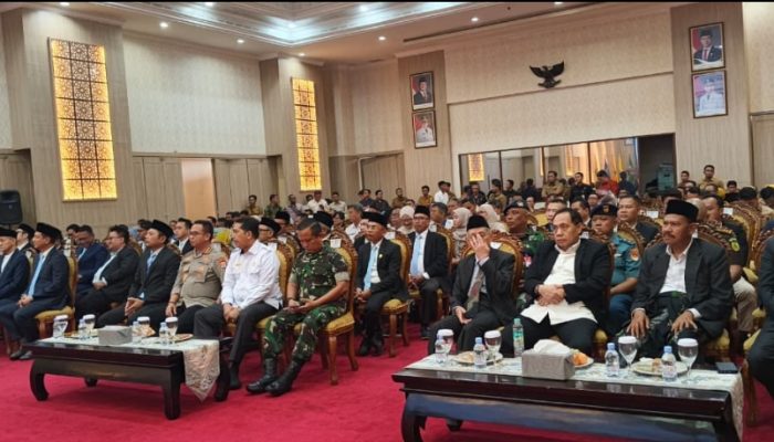 Gubernur Banten Andra Soni bersama jajaran pengurus Forum CSR Provinsi Banten periode 2026–2030 usai pengukuhan di Pendopo Gubernur Banten, KP3B, Kota Serang, Senin 25 Mei 2026.