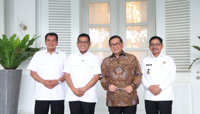 Pemprov Banten dan DKI Jakarta memperkuat kolaborasi mengatasi banjir dan sampah di Tangerang Raya. Pembangunan tandon air hingga proyek listrik dari sampah mulai disiapkan.