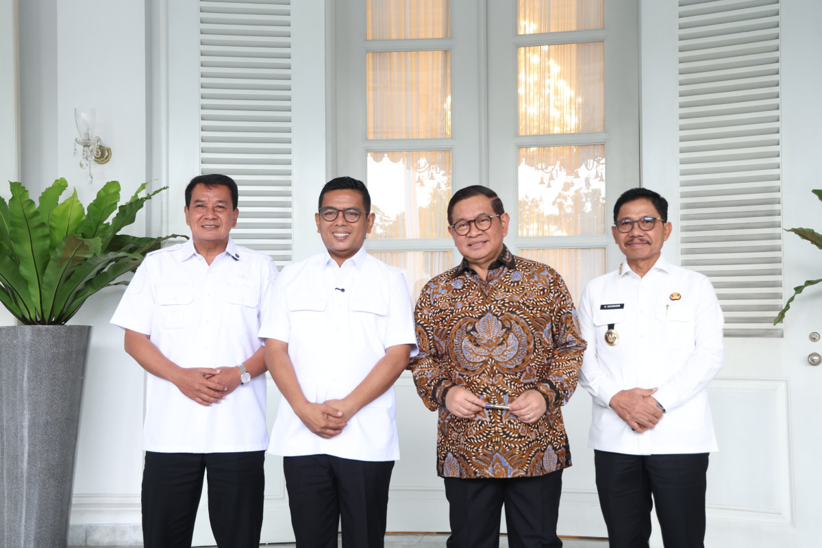Pemprov Banten dan DKI Jakarta memperkuat kolaborasi mengatasi banjir dan sampah di Tangerang Raya. Pembangunan tandon air hingga proyek listrik dari sampah mulai disiapkan.