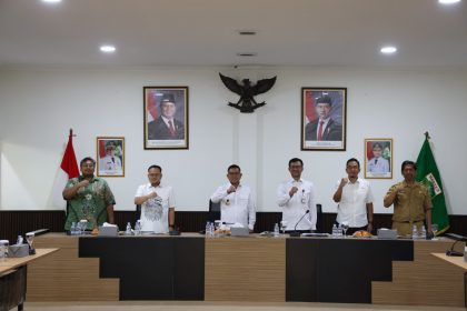 Gubernur Banten Andra Soni memimpin rapat koordinasi bersama BPJT, operator jalan tol, dan kepolisian guna meningkatkan pelayanan serta menertibkan pelanggaran di ruas Tol Jakarta-Tangerang dan Tangerang-Merak.