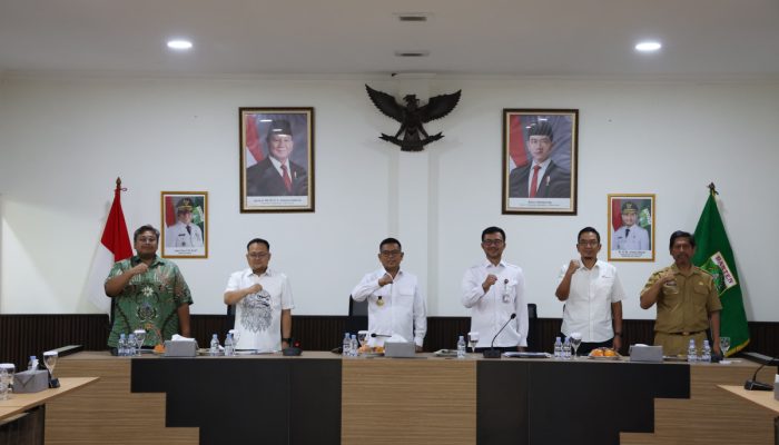 Gubernur Banten Andra Soni memimpin rapat koordinasi bersama BPJT, operator jalan tol, dan kepolisian guna meningkatkan pelayanan serta menertibkan pelanggaran di ruas Tol Jakarta-Tangerang dan Tangerang-Merak.