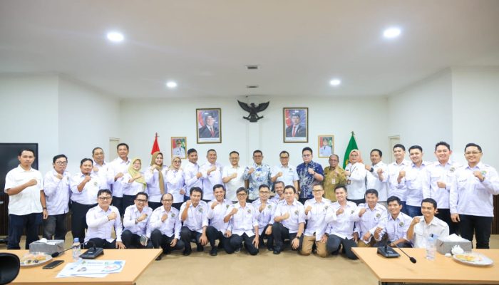 Gubernur Banten Andra Soni meminta Dekopin aktif memperkuat Koperasi Merah Putih dan mendorong ribuan koperasi di Banten menjadi motor pertumbuhan ekonomi daerah berbasis desa dan masyarakat.
