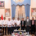 Gubernur Banten Andra Soni menerima rombongan praktisi pengolahan sampah dari PT Solusindo Sampah Energi di Gedung Negara Provinsi Banten, Kota Serang, terkait pengembangan PSEL di Banten