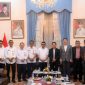 Gubernur Banten Andra Soni menerima rombongan praktisi pengolahan sampah dari PT Solusindo Sampah Energi di Gedung Negara Provinsi Banten, Kota Serang, terkait pengembangan PSEL di Banten