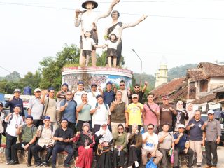 Tim PTKIN se-Indonesia bersama Direktorat Pendidikan Islam Kementerian Agama saat melakukan visitasi dan pemetaan sosial di kawasan Baduy, Kecamatan Leuwidamar, Kabupaten Lebak, Banten.