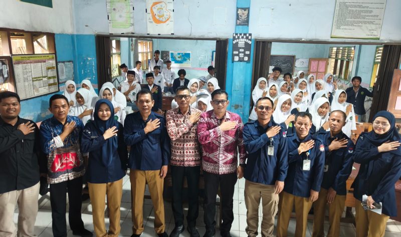 Siswa Madrasah Aliyah Nurul Huda Baros, Kabupaten Serang, antusias mengikuti kegiatan Sosialisasi dan Pendidikan Pemilih Berkelanjutan 2026 yang digelar KPU Kabupaten Serang bersama PDB, Selasa, 12 Mei 2026