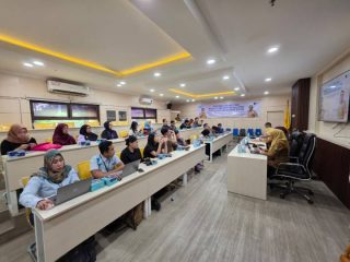 Kepala Bapenda Kota Tangerang saat memberikan sosialisasi penerapan transaksi digital kepada masyarakat dan pelaku usaha guna mendukung percepatan digitalisasi layanan publik di Kota Tangerang.