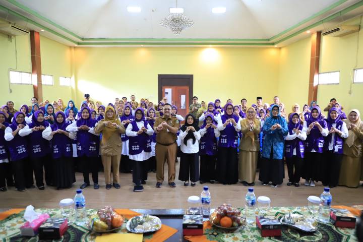 Kepala Dinas Kesehatan Kota Tangerang bersama Tim Pembina Posyandu saat membuka Lomba Posyandu Berprestasi dan Kader Posyandu Berprestasi Tingkat Kota Tangerang 2026 di Gedung Nyimas Melati.
