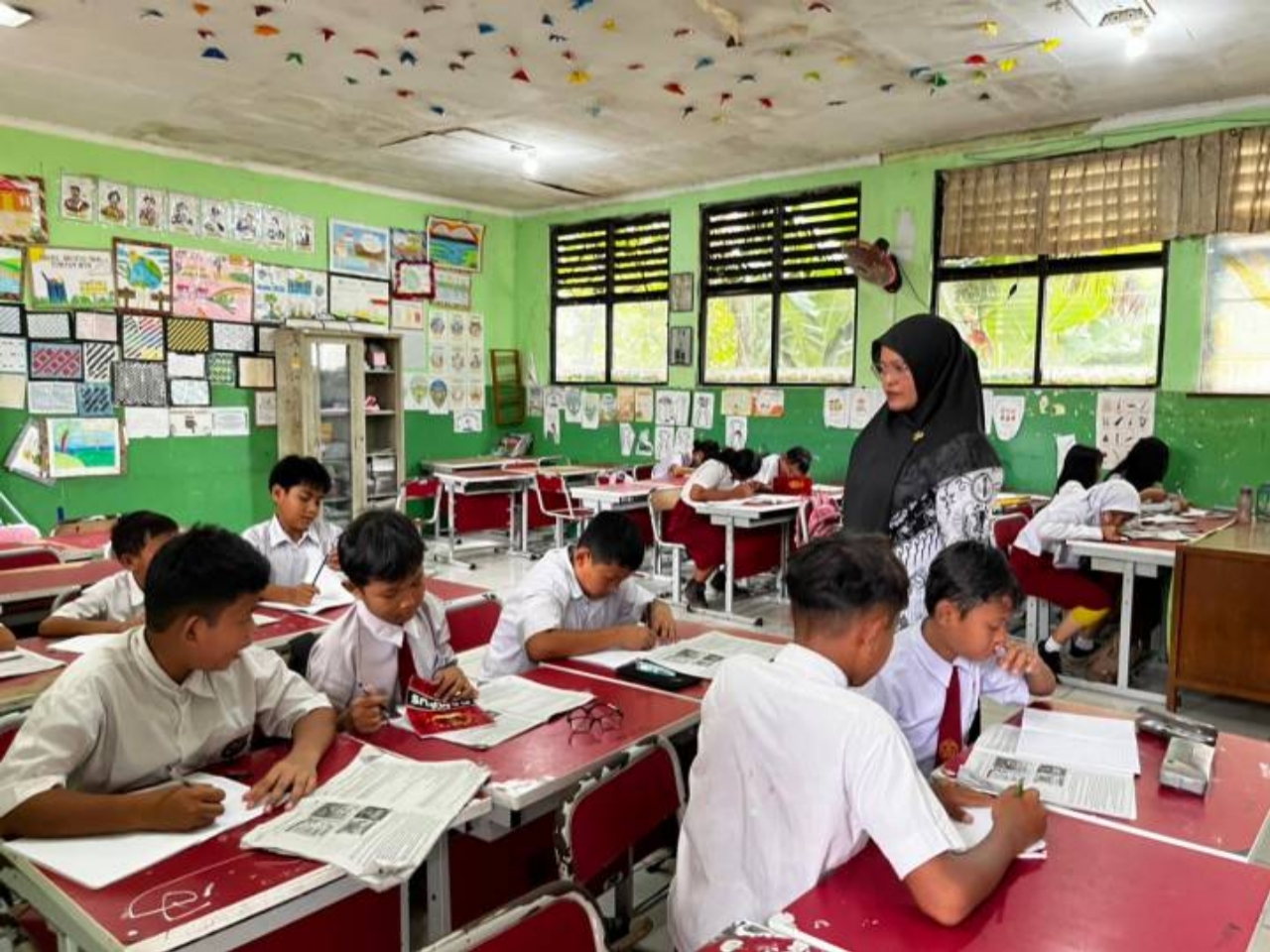 Pemkot Tangerang resmi membagi jalur domisili SPMB 2026 menjadi tiga wilayah untuk jenjang SD dan SMP. Kebijakan ini dibuat agar penerimaan siswa baru lebih merata dan transparan.
