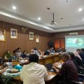 Kepala Disnaker Kota Tangerang saat memberikan pembinaan kepada puluhan LPK swasta guna meningkatkan kualitas tenaga kerja lokal agar siap bersaing di dunia industri.