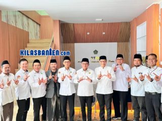 Ketua BWI Kota Serang bersama jajaran Kemenag Kota Serang saat membahas penguatan program wakaf produktif dan pengembangan wakaf uang di Kota Serang, Senin, 25 Mei 2026.