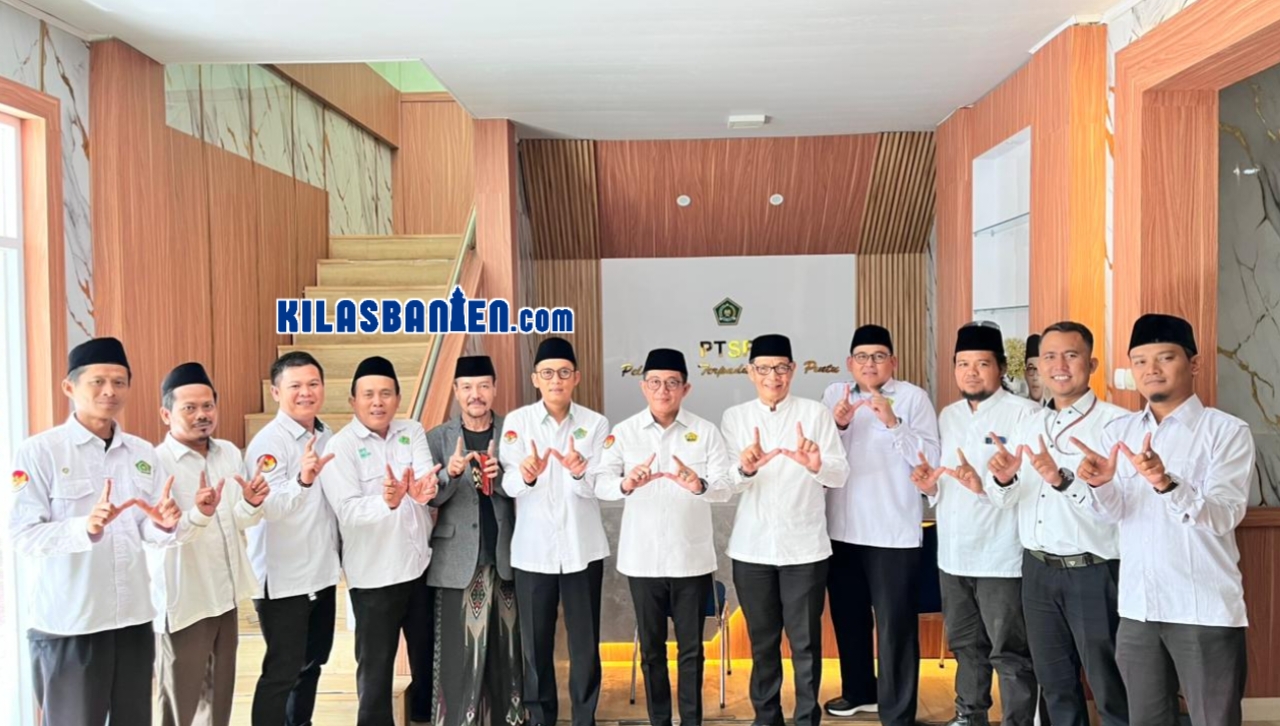 Ketua BWI Kota Serang bersama jajaran Kemenag Kota Serang saat membahas penguatan program wakaf produktif dan pengembangan wakaf uang di Kota Serang, Senin, 25 Mei 2026.