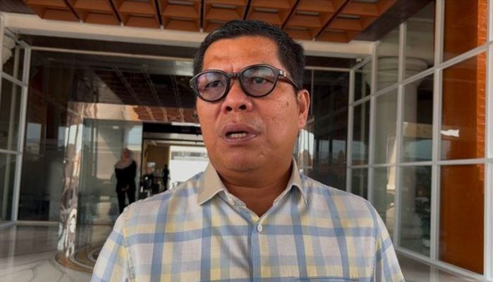 Ketua DPRD Banten Fahmi Hakim meminta seluruh penerimaan Pajak Kendaraan Bermotor di Provinsi Banten terintegrasi melalui Bank Banten untuk memperkuat transparansi dan tata kelola keuangan daerah.