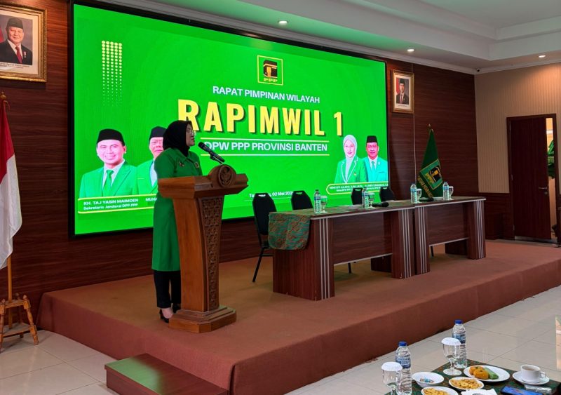 Ketua DPW PPP Banten Neng Siti Julaiha saat memberikan arahan dalam Rapimwil I PPP Banten di Tangerang, Sabtu, 2 Mei 2026