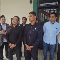 Ketua IKA UIN Banten bersama panitia OC saat mempersiapkan pengukuhan akbar yang akan digelar Juni 2026 di Kampus 3 UIN SMH Banten, Kota Serang, Rabu, 6 Mei 2026.