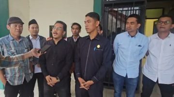 Ketua IKA UIN Banten bersama panitia OC saat mempersiapkan pengukuhan akbar yang akan digelar Juni 2026 di Kampus 3 UIN SMH Banten, Kota Serang, Rabu, 6 Mei 2026.