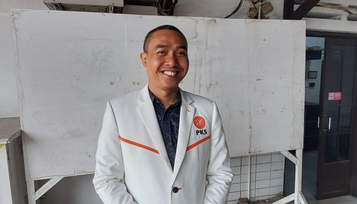 Ketua Komisi III DPRD Kabupaten Serang, Supiyanto, memberikan keterangan terkait upaya penyehatan PT Serang Berkah Mandiri (SBM). Dok. Kilas Banten