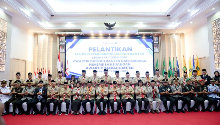 Ketua Kwarnas Gerakan Pramuka Budi Waseso bersama jajaran pengurus Mabida dan Kwarda Pramuka Banten usai pelantikan di Pendopo Gubernur Banten, Jumat, 8 Mei 2026.
