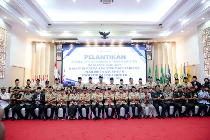 Ketua Kwarnas Gerakan Pramuka Budi Waseso bersama jajaran pengurus Mabida dan Kwarda Pramuka Banten usai pelantikan di Pendopo Gubernur Banten, Jumat, 8 Mei 2026.