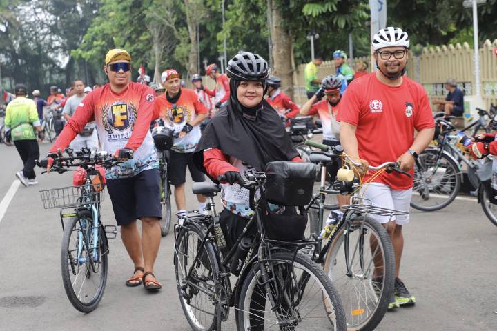 Komunitas Federal Tangerang atau Fedtang membuktikan sepeda lawas bukan sekadar hobi. Lewat solidaritas, kegiatan sosial, hingga dukungan UMKM, komunitas ini berkembang menjadi wadah persaudaraan yang kuat di Tangerang.