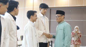 Muhamad Sahid dan Fajar Nugraha resmi dilantik sebagai Presiden dan Wakil Presiden Mahasiswa DEMA UIN SMH Banten periode 2026 di Aula Serbaguna Gedung Rektorat UIN SMH Banten, Kamis, 7 Mei 2026.