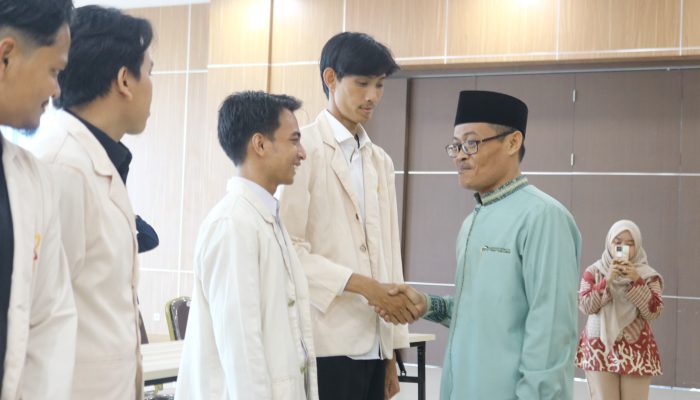 Muhamad Sahid dan Fajar Nugraha resmi dilantik sebagai Presiden dan Wakil Presiden Mahasiswa DEMA UIN SMH Banten periode 2026 di Aula Serbaguna Gedung Rektorat UIN SMH Banten, Kamis, 7 Mei 2026.