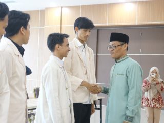 Muhamad Sahid dan Fajar Nugraha resmi dilantik sebagai Presiden dan Wakil Presiden Mahasiswa DEMA UIN SMH Banten periode 2026 di Aula Serbaguna Gedung Rektorat UIN SMH Banten, Kamis, 7 Mei 2026.