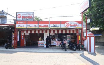Nasi Mandhi Bosgil sukses mencuri perhatian warga Tangerang lewat menu kambing muda bakar dan nasi mandhi bercita rasa Timur Tengah. Harga terjangkau dan rempah khas jadi daya tarik utama