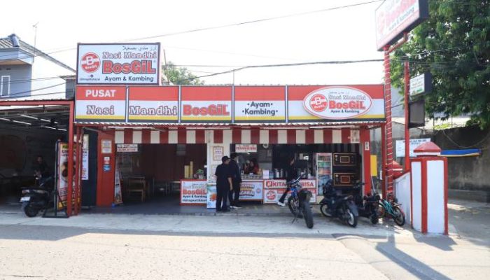 Nasi Mandhi Bosgil sukses mencuri perhatian warga Tangerang lewat menu kambing muda bakar dan nasi mandhi bercita rasa Timur Tengah. Harga terjangkau dan rempah khas jadi daya tarik utama