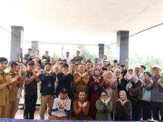 Panitia KKN Nusantara 2026 bersama perwakilan PkM UIN SMH Banten PTKIN se-Indonesia melakukan pemetaan sosial di kawasan Baduy Luar, Leuwidamar, Kabupaten Lebak