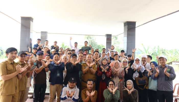 Panitia KKN Nusantara 2026 bersama perwakilan PkM UIN SMH Banten PTKIN se-Indonesia melakukan pemetaan sosial di kawasan Baduy Luar, Leuwidamar, Kabupaten Lebak