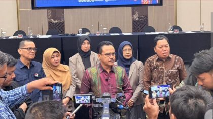Ketua Panitia Nasional PMB PTKIN Prof. Dr. Abd Aziz saat memberikan keterangan terkait lonjakan pendaftar UM-PTKIN 2026 dalam konferensi pers di Jakarta