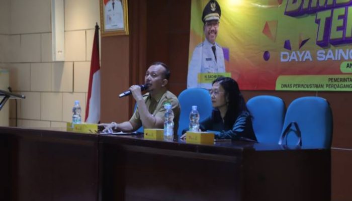 Pelaku UMKM mengikuti pelatihan peningkatan desain dan daya saing produk yang digelar Disperindagkop UKM Kota Tangerang di Gedung Cisadane.