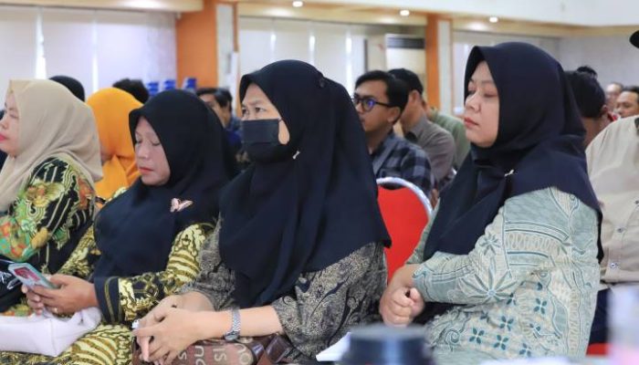 Pelatihan Komunitas Informasi Masyarakat (KIM) yang digelar Diskominfo Kota Tangerang di Pusat Pemerintahan Kota Tangerang membekali peserta dengan teknologi AI, pengelolaan website, dan strategi komunikasi publik digital.