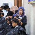 Pemkot Tangerang menggelar pelatihan cukur rambut gratis bagi warga prasejahtera dan PPKS. Program ini membuka peluang kerja baru dan mencetak barber profesional siap kerja.