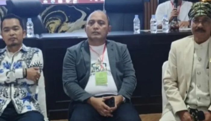 Penetapan Bahrul Ulum sebagai Ketua IKA UIN SMH Banten menuai polemik. Sejumlah alumni menilai Munas yang digelar tidak sah dan bertentangan dengan aturan organisasi serta Statuta UIN SMH Banten.