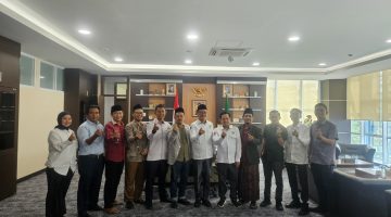 Pengurus IKA UIN SMH Banten periode 2026-2030 saat melakukan silaturrahim dengan Rektor UIN SMH Banten Prof Muhammad Ishom di Gedung Rektorat, Senin 11 Mei 2026.