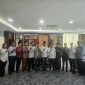 Pengurus IKA UIN SMH Banten periode 2026-2030 saat melakukan silaturrahim dengan Rektor UIN SMH Banten Prof Muhammad Ishom di Gedung Rektorat, Senin 11 Mei 2026.