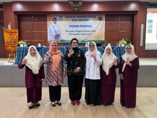 Peserta pelatihan Gabungan Organisasi Wanita Kota Tangerang mengikuti kegiatan penguatan kapasitas organisasi di Gedung Nyimas Melati.