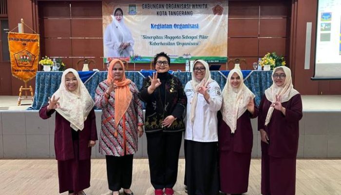 Peserta pelatihan Gabungan Organisasi Wanita Kota Tangerang mengikuti kegiatan penguatan kapasitas organisasi di Gedung Nyimas Melati.