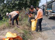 Tangerang Bergerak, DLH Turunkan 25 Petugas Bersihkan Gunungan Sampah di Jalan Marsekal Surya Darma