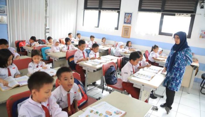 SPMB Kota Tangerang 2026 segera dibuka untuk jenjang SD dan SMP. Dinas Pendidikan meminta orang tua segera menyiapkan KK, NISN, akta lahir, hingga dokumen afirmasi agar tidak gagal saat pendaftaran.